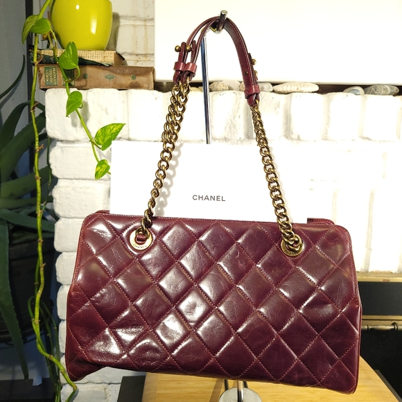 Chanel Quilted Lambskin Perfect Edge Tote - Picture 5 of 15